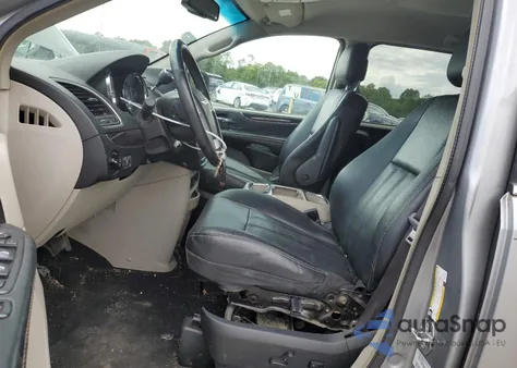 2016 Chrysler Town & Country Touring z USA, uszkodzony, nr VIN 2C4RC1BG1GR294877